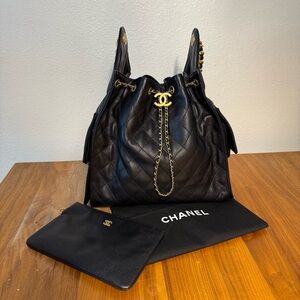 CHANEL 25 Medium Hobo - Black Caviar Leather